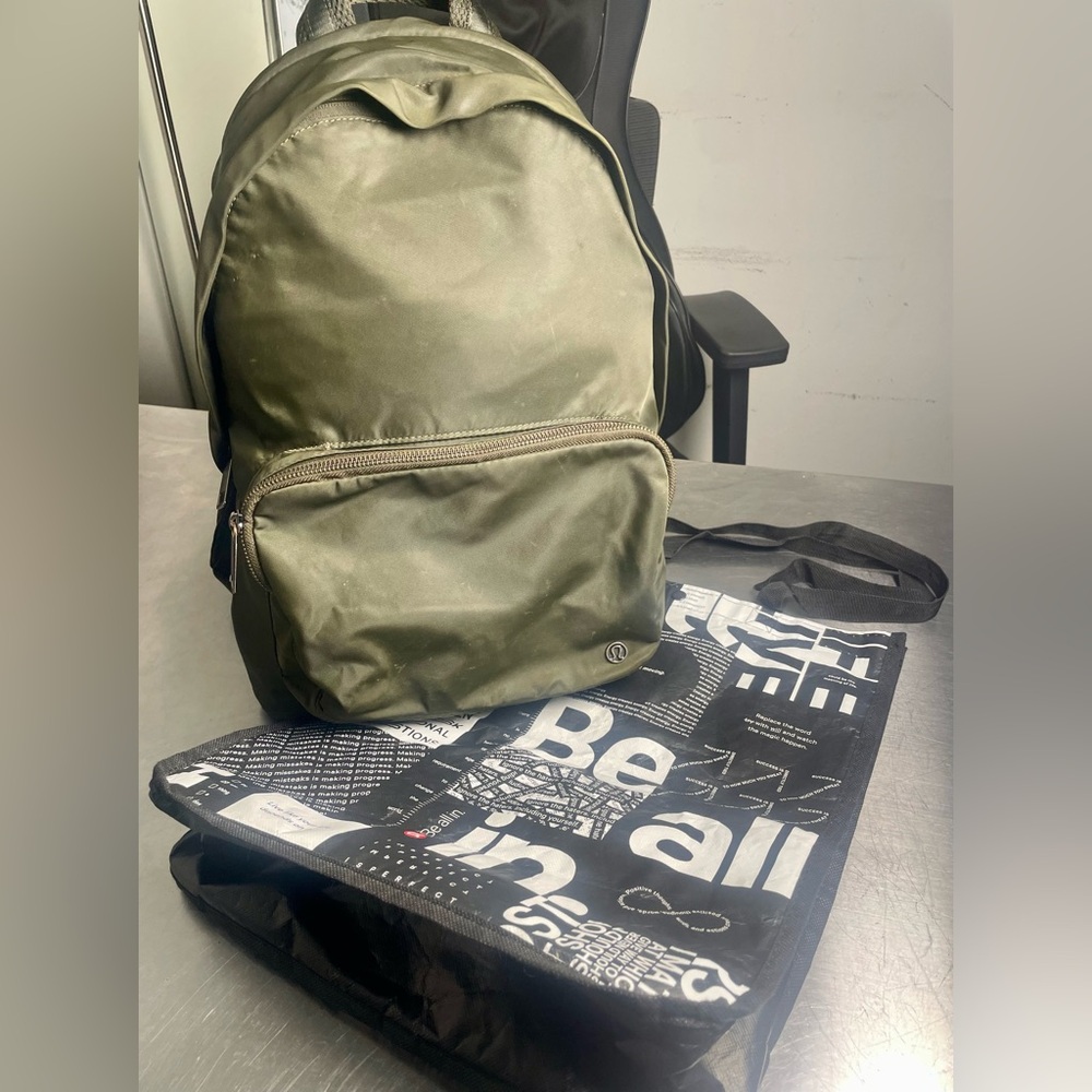 LULULEMON ATHLETICA Everywhere Backpack *17L Dark Olive Oil - Picture 2 of 16